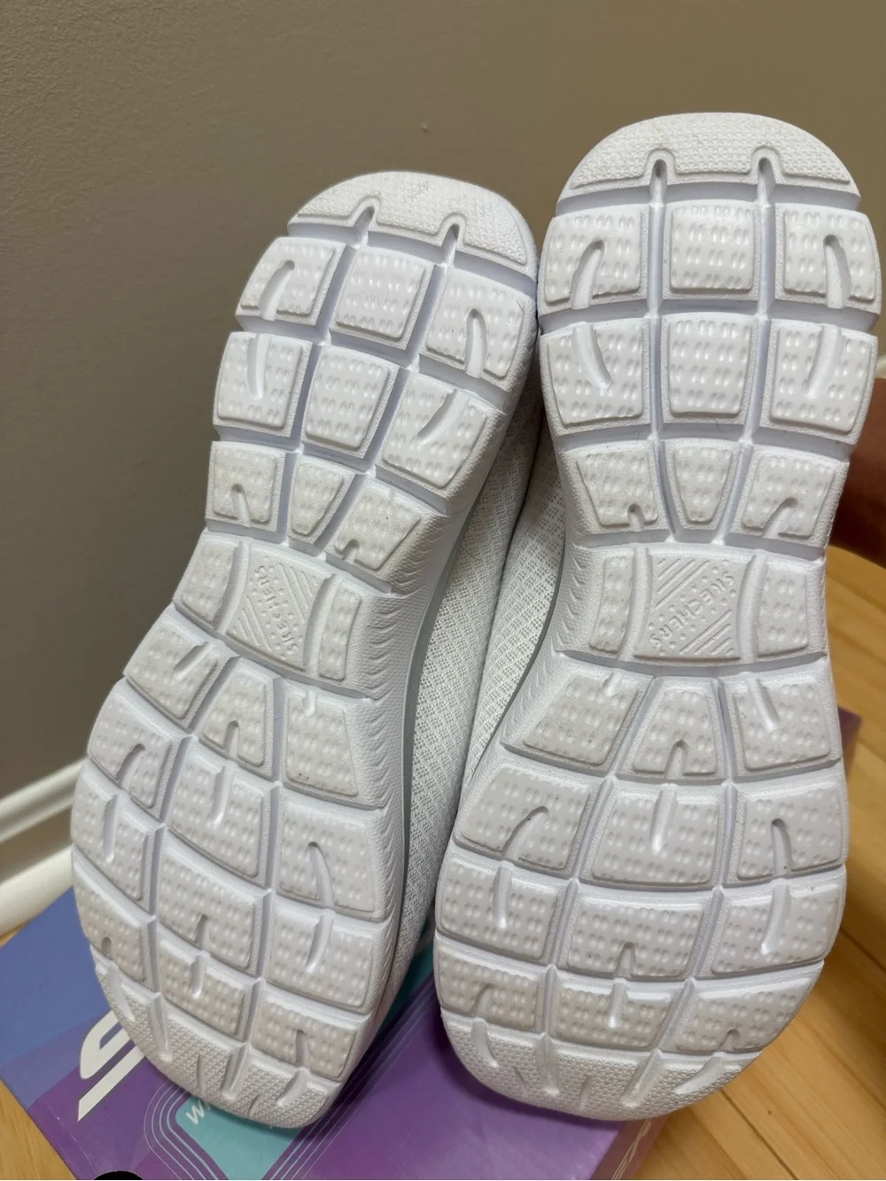 Skechers White Women's Slip-On Athletic Sneakers (please read)